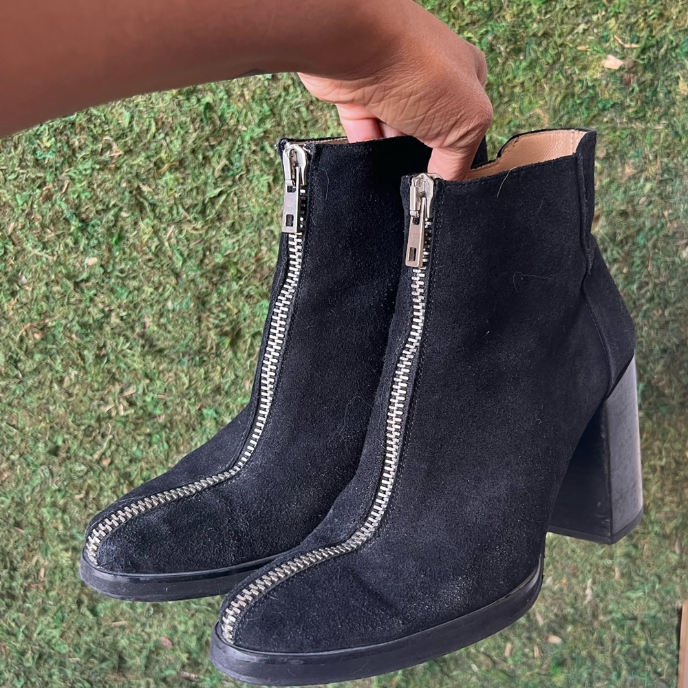 LoQ Suede Zipper Boots